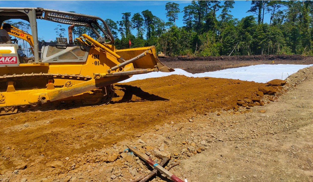 Pematangan Lahan Area Kantor Satuan Dan Kedinasan Koarmada III  Di Salawati Sorong Tahap I